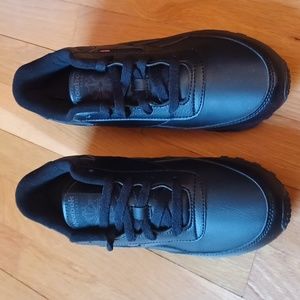 Women's black Reebok classic memory tech 2.0 sneaker